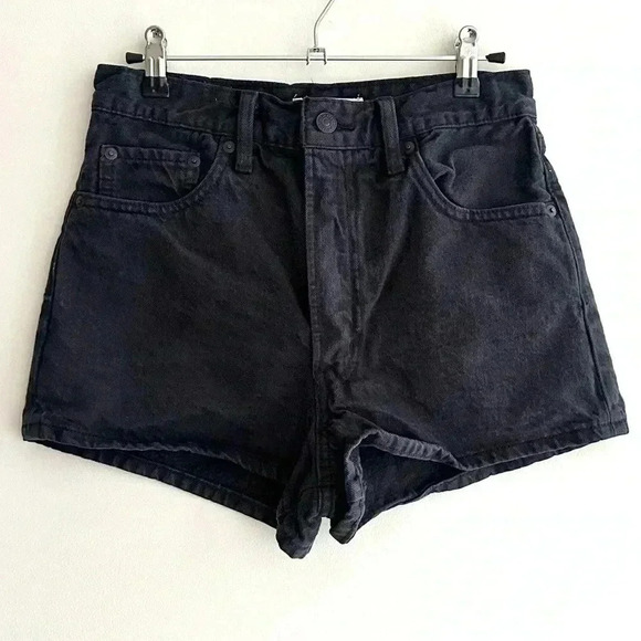 Levi’s Wellthread Collection Ribcage Short, Size 28, Black High-Waisted Shorts - Picture 3 of 16
